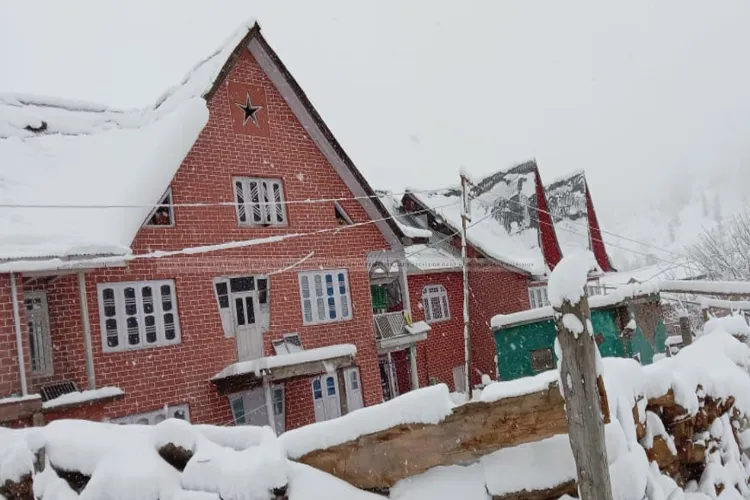 کشمیر میں برفباری