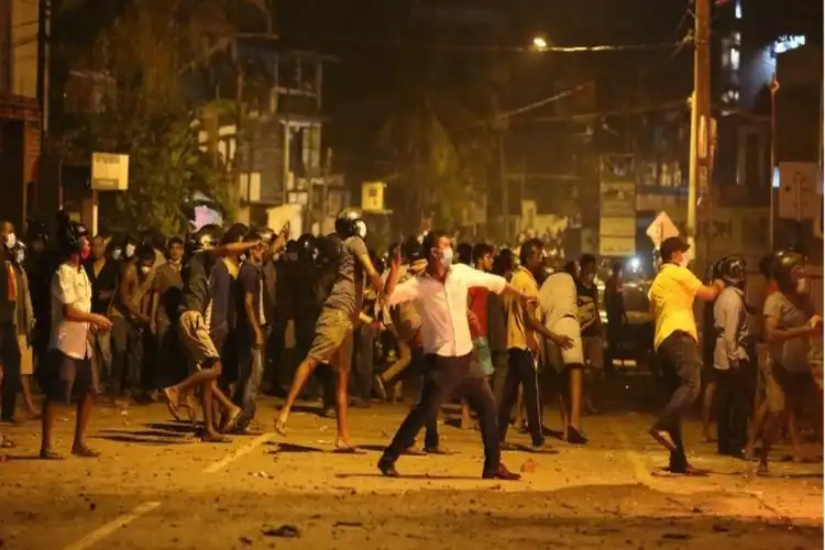 سری لنکامیں معاشی بحران: صدر کی رہائش گاہ کے باہرعوامی احتجاج

