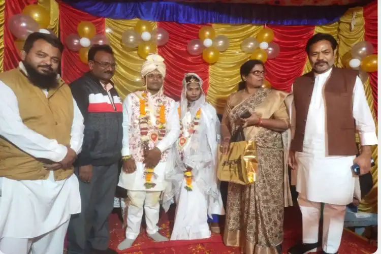 مسلم خاندان نے ہندولڑکی کی پرورش کے بعدکرائی شادی

