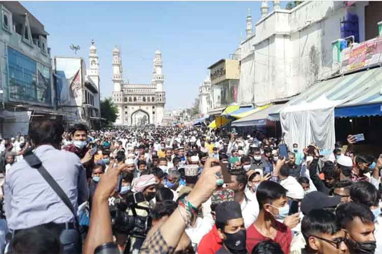 حیدرآباد: اویسی پر حملے کے خلاف زبردست احتجاج

