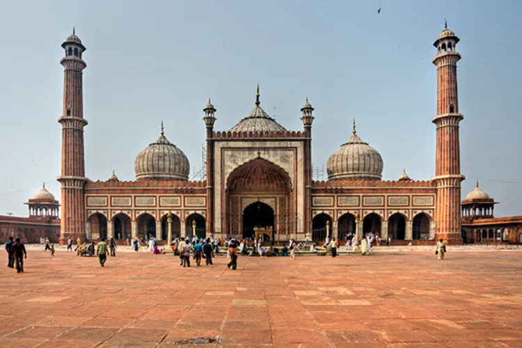 جامع مسجد کے ارد گرد غیر قانونی تعمیرات پر کورٹ کا ایم سی ڈی کو نوٹس 