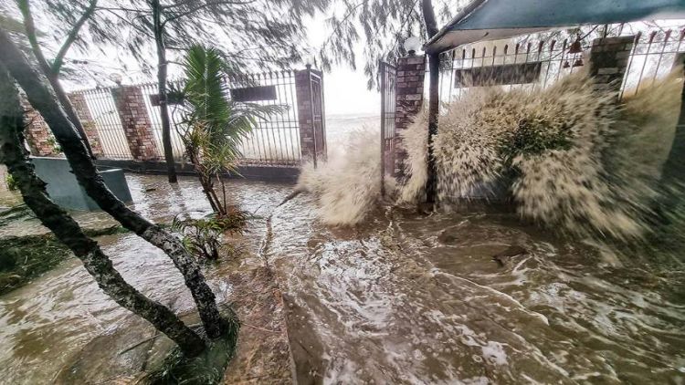 سمندری طوفان نے مشرقی مدنا پورکے مشہور سیاحتی مقام دیگھہ میں زبر دست تباہی مچائی