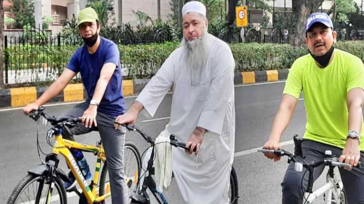 صحت مندرہنے کے لئے سائیکل چلاتے ہیں مولاناعمیرالیاسی 