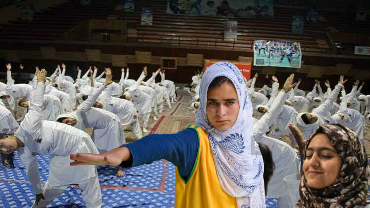 کشمیری طلبا یوگا کرتے ہوئے