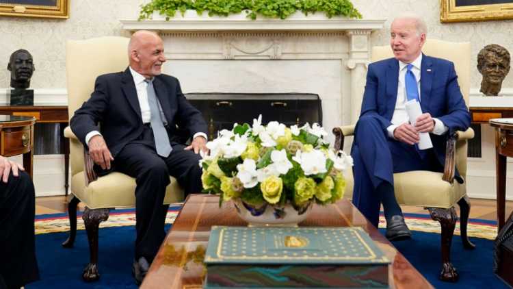 امریکی صدر جو بائیڈن . افغانستان کے صدر اشرف غنی