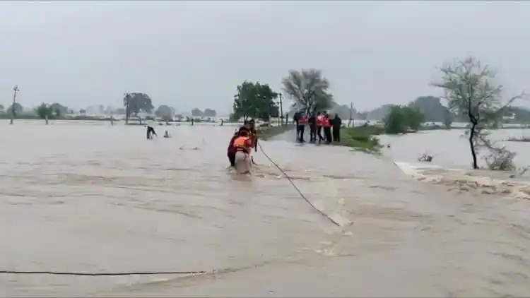 ملک کے مختلف حصوں میں مسلسل بارش: نظام زندگی درہم برہم