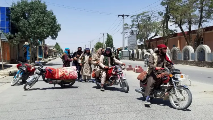 طالبانی گشت کررہے ہیں سڑکوں پر