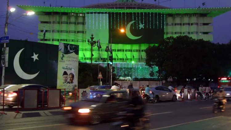 سبز رنگ میں نہایا پاکستان