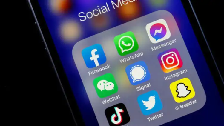 پاکستان:سرکاری ملازمین کے سوشل میڈیا استعمال پرپابندی

