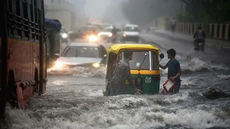 قومی راجدھانی میں بارش،سڑکوں پرپانی،ڈرافک جام
