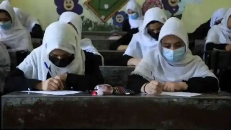افغانستان میں با حجاب لڑکیوں کو ملیں گے روزگارکے مواقع

