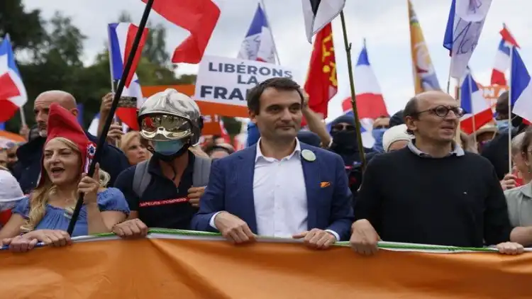 کوروناویکسین نہ لگوانے والے فرانسیسی شہریوں کا احتجاج


