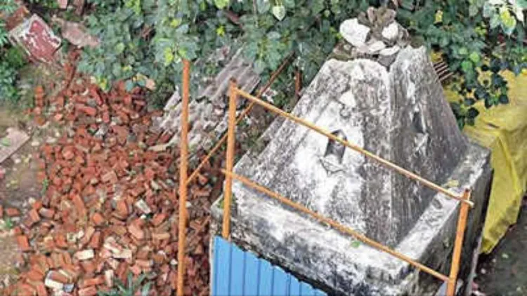 خستہ حال مندر جسے مقامی مسلمانوں نے بچا لیا