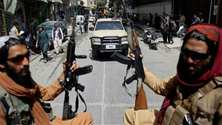 افغانستان: سرکاری گاڑیوں اور اسلحے کی خرید و فروخت پر پابندی

