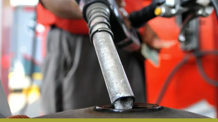 پاکستان : پیٹرول اور ڈیزل کی قیمتوں میں لگی آگ 