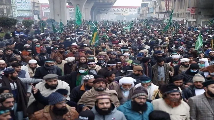 پاکستان : تحریک لبیک کا مارچ جاری۔ کوریج پر پابندی