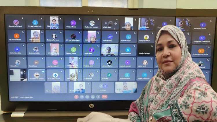 مسلم گھریلو خواتین: سوشل نیٹ ورک کی مدد سے کرر ہی ہیں تجارت
