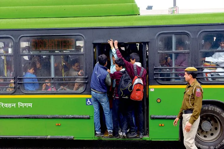 نئی دہلی: بسوں میں کھڑے ہوکر سفر کرنے کی مل گئی اجازت  