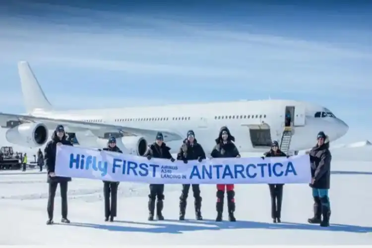 انٹارکٹیکا کے برفیلے رن وے پر پہلی بارطیارے کی لینڈنگ

