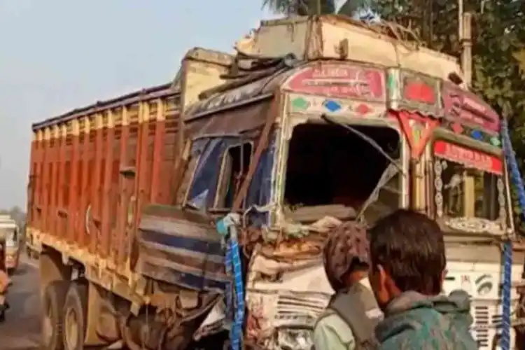مغربی بنگال:خوفناک سڑک حادثے میں 18 لوگوں کی موت

