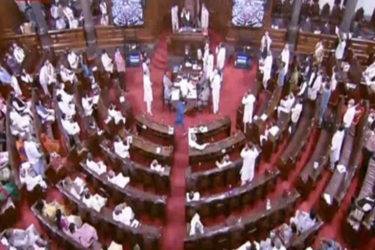 راجیہ سبھا کا سرمائی اجلاس: 12 اراکین پارلیمان معطل 