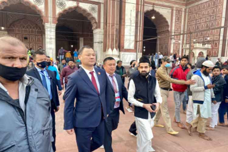 کرغزستان کے وزیر خارجہ  نے جامع مسجد کا  دورہ کیا