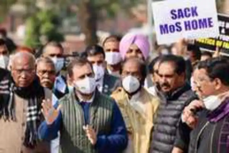 معطل اراکین راجیہ سبھا کی بحالی کے لیے اپوزیشن کا مارچ

