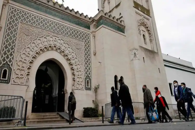 فرانس:عیسائیوں، یہودیوں،ہم جنس پرستوں کے خلاف تقریر کا الزام، مسجد کوبند کرنےکاحکم

