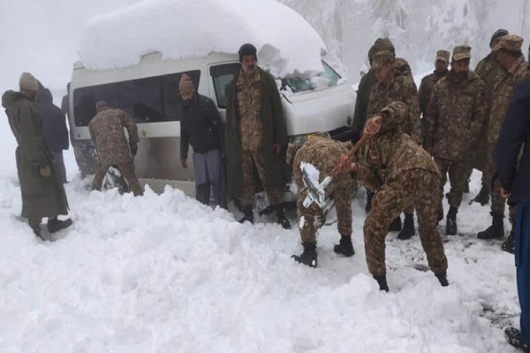 پاکستان: مری میں ’سفید موت‘ پر حکومت پر تھو تھو