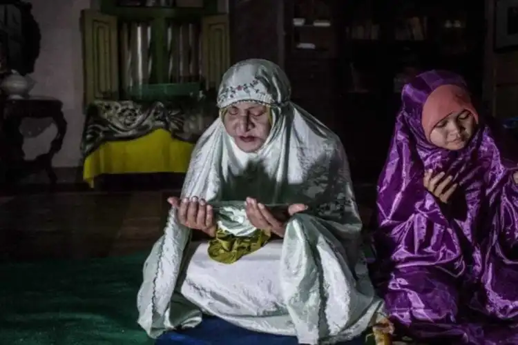 انڈونیشا:’’واریا‘‘ایک مسلم برادری،جہاں مرد،عورت بن کرزندگی گزاردیتے ہیں

