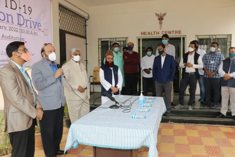 اردو یونیورسٹی میں تیسری ٹیکہ اندازی مہم کا افتتاح