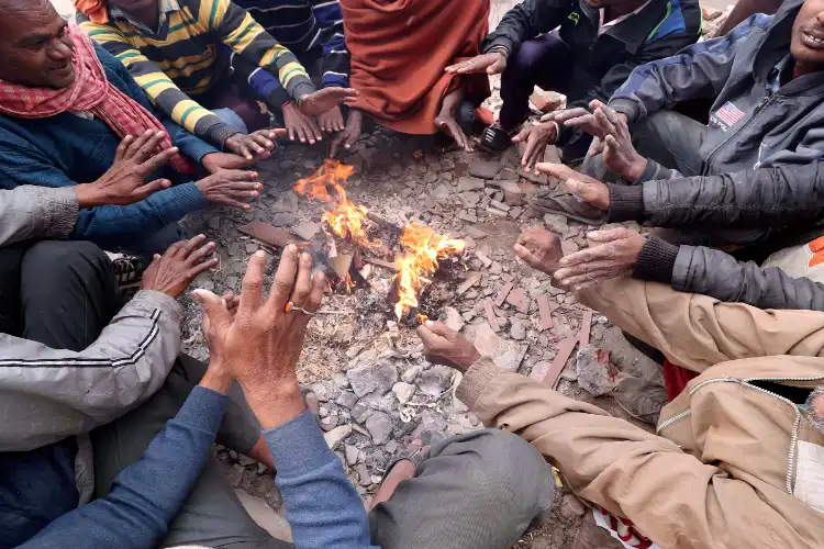 کشمیرسے کنیاکماری تک سردلہر،محکمہ موسمیات نے بتایاکب ملے گی نجات؟

