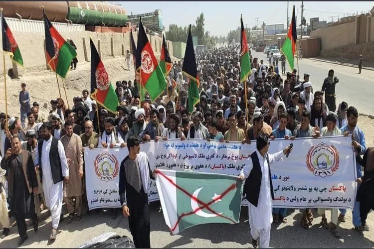 پاکستانی این ایس اے کے دورہ کابل کے خلاف احتجاج