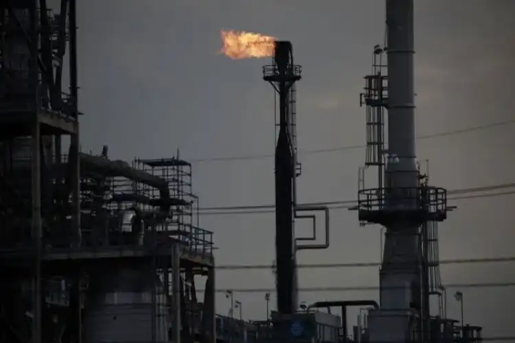 یوکرین کشیدگی:خام تیل کی قیمت 90 ڈالر فی بیرل،ہندوستان پر بھی پڑسکتا ہے اثر
