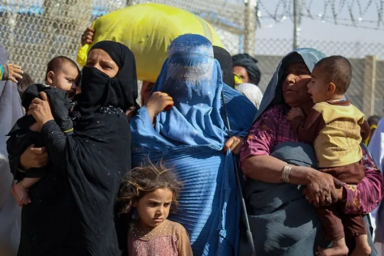 طالبان کے بعد ملک سے فرار، لوٹ رہے ہیں اسمگلر