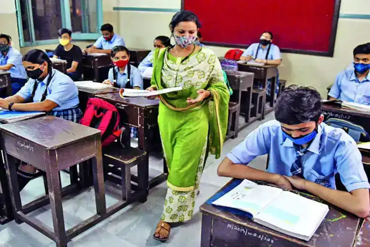 دہلی حکومت سائنس کے طلباء کو مفت کوچنگ کرائے گی

