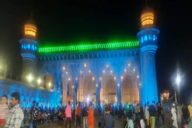 شب معراج پر مسجدوں کی آرائش اورروح پرور اجتماعات

