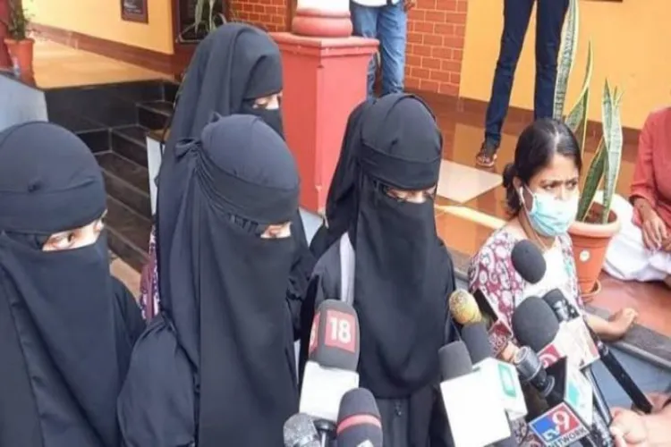 کرناٹک: پراکٹیکل امتحان میں پھر بنا حجاب  ایک تنازعہ