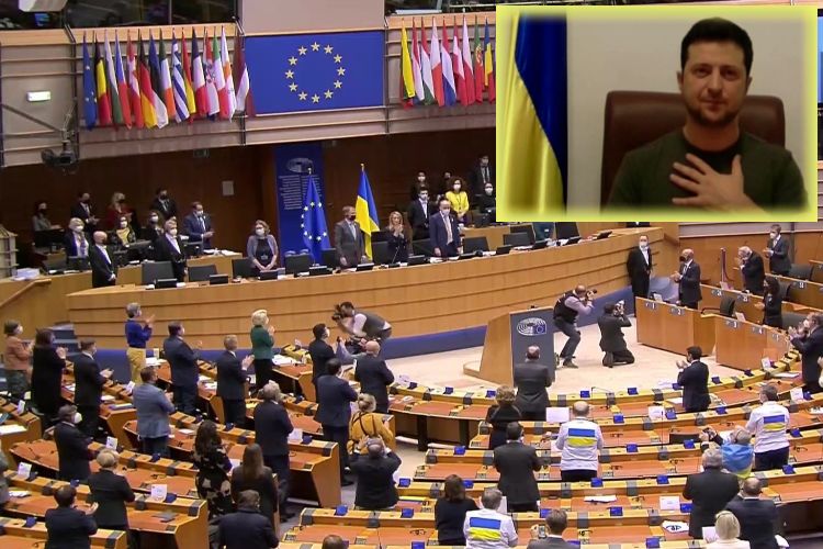 گھرے ہوئے ہیں لیکن ہم جھک نہیں سکتے‘: زیلنسکی کو ملی یورپی یونین  پارلیمنٹ میں زبردست داد’