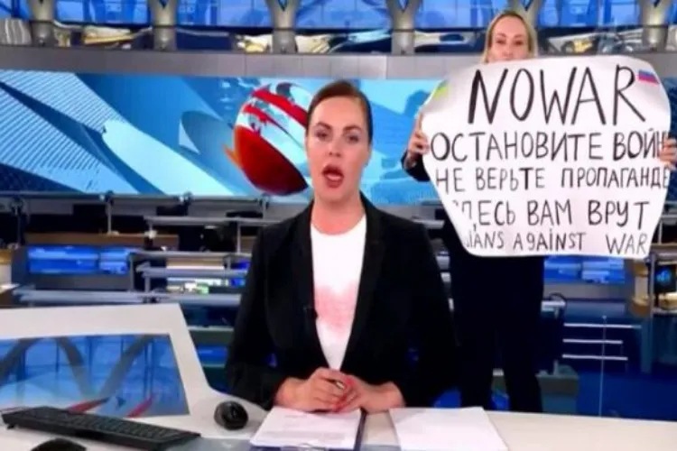 یہ جھوٹ بول رہے ہیں‘ روسی ٹی وی سے براہ راست احتجاج نشر