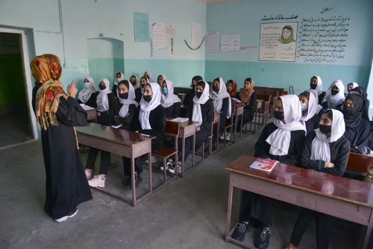 افغانستان: لڑکیوں کے سیکنڈری اسکول  چند گھنٹے بعد پھر سے بند 