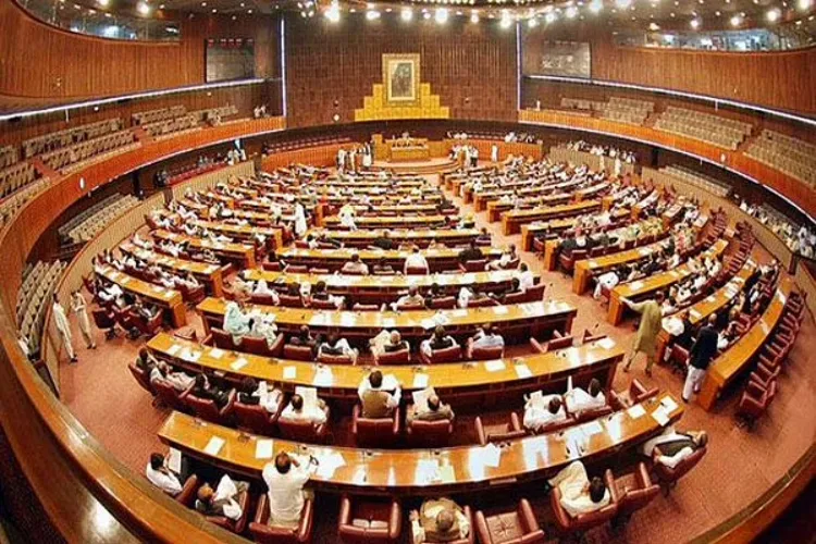پاکستان : جانئے کیا ہے پارلیمنٹ میں ’’نمبر گیم‘‘۔