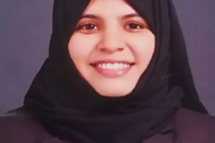 سہانا سفر: باحجاب طالبہ نے حاصل کی یونیورسٹی میں دوسری پوزیشن
