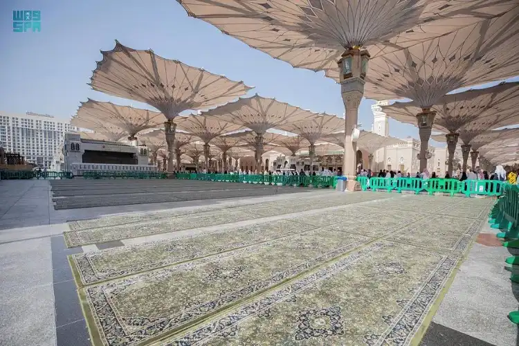 مسجد نبوی کے قالینوں کے بارے میں حیرت انگیزباتیں

