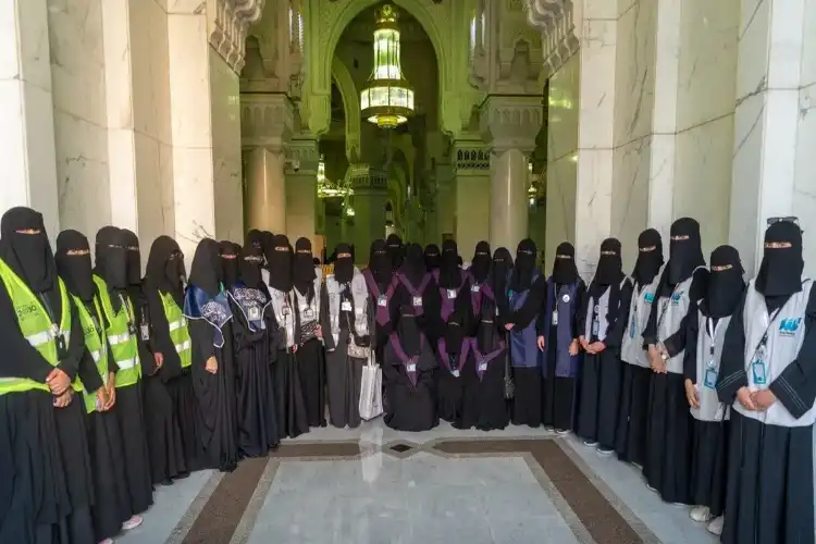 عمرہ زائرین کی مدد کے لئےمسجدحرام میں1018خواتین رضاکار تعینات

