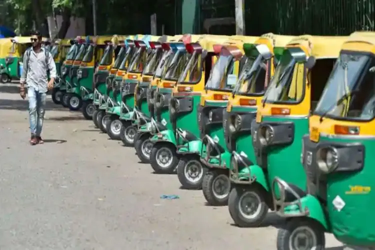 دہلی :ایندھن کی قیمتوں میں اضافہ، آٹو۔ ٹیکسی کی آج سے ہڑتال 