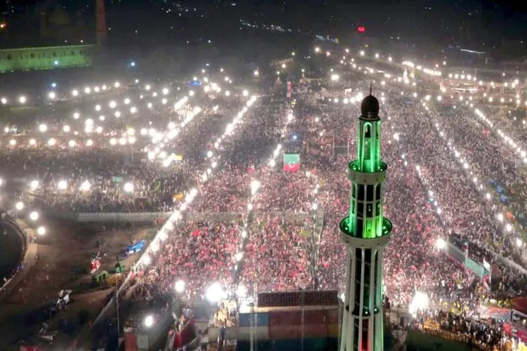 پاکستان: ’فوج کے خلاف بات نہ کریں، ملک کو عمران خان سے زیادہ فوج کی ضرورت ہے‘