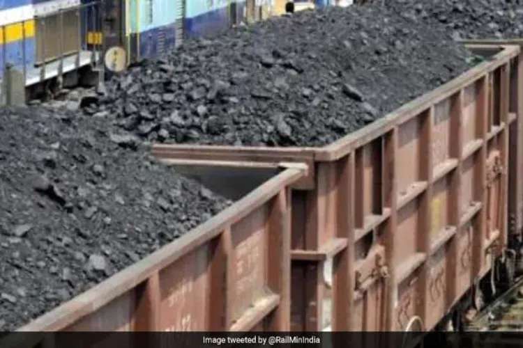 ریلوے نے کوئلہ لے جانے کے لیے 42 مسافر ٹرینیں کی منسوخ  