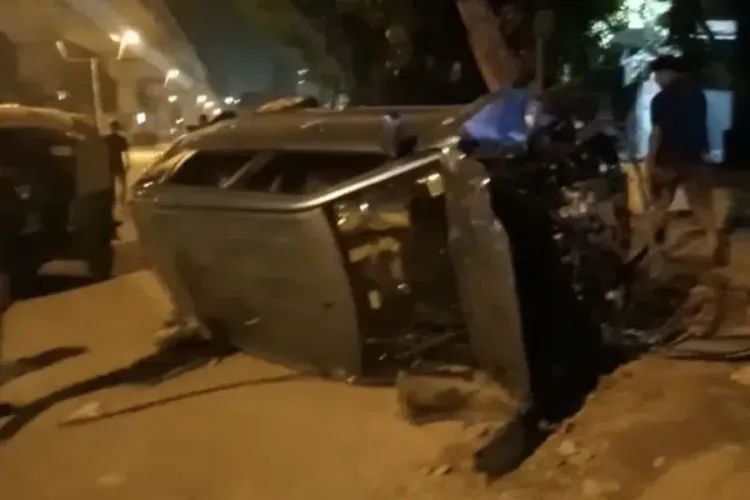 دہلی : سڑک حادثے میں زومیٹو بوائے سمیت تین ہلاک