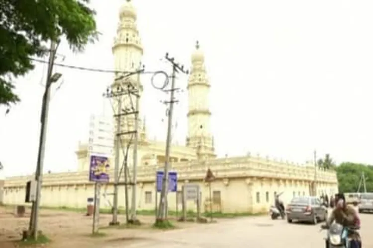 ٹیپو سلطان کی مسجد .ہنومان مندر ہے۔  پوجا کا مطالبہ